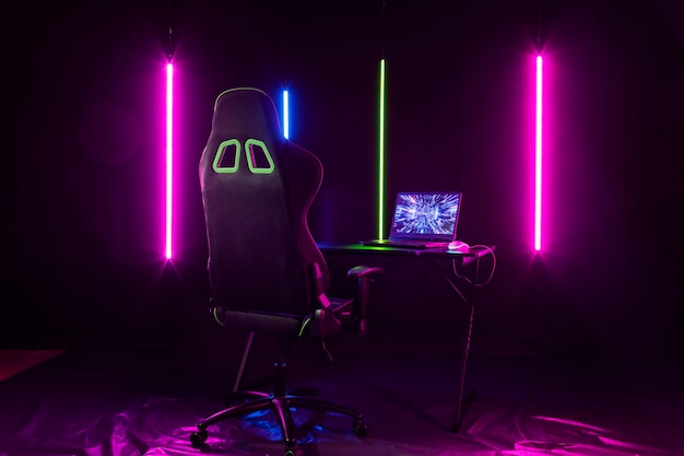 Kostenloses Foto cooles gaming-setup für indoor-stillleben