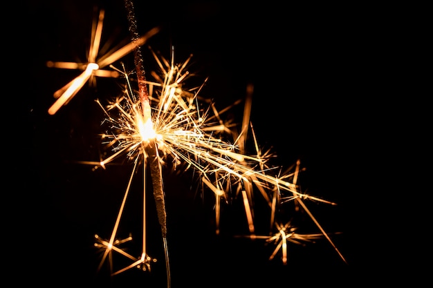 Copy-Space Neujahrsparty mit Feuerwerk