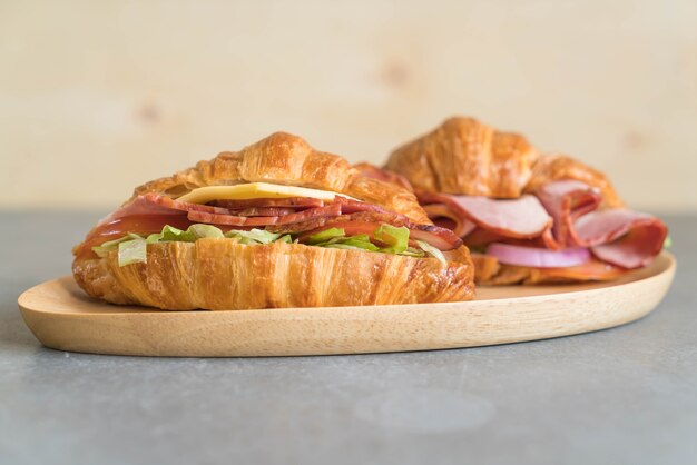 Croissant Sandwich Schinken