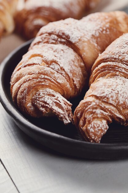 Croissants mit Puderzucker