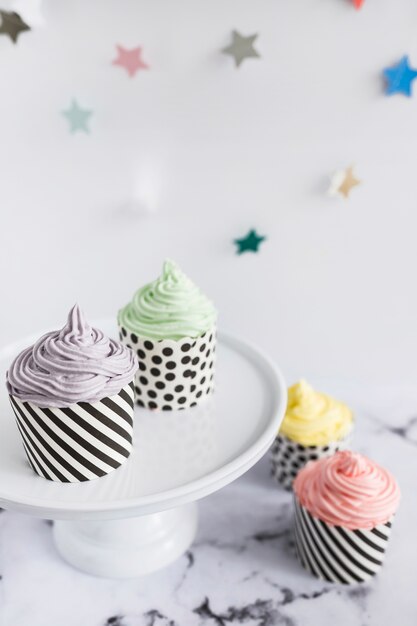 Cupcakes auf Marmor