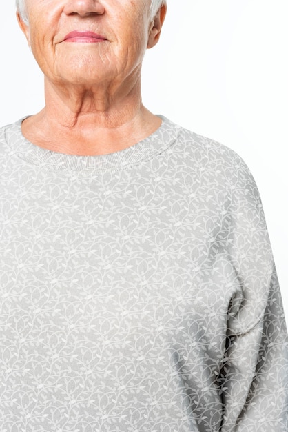 Damen übergroßer grauer Pullover Freizeitbekleidung mit Designraum Nahaufnahme