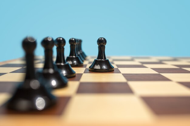 Das Schachbrett- und Spielkonzept von Geschäftsideen und Wettbewerb.