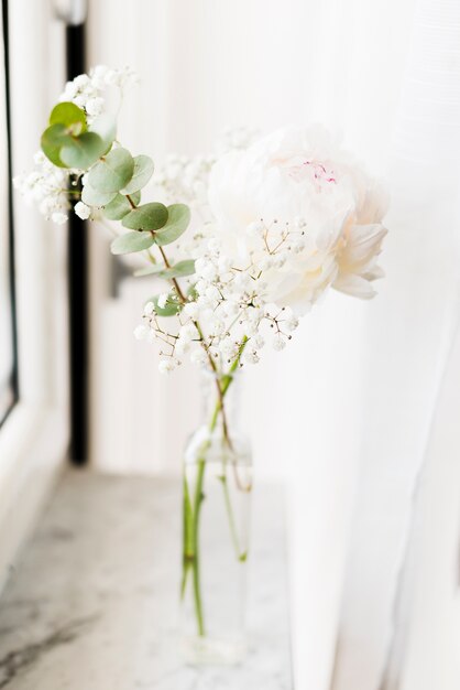 Dekorative Blumen in einer Vase