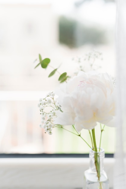 Dekorative Blumen in einer Vase