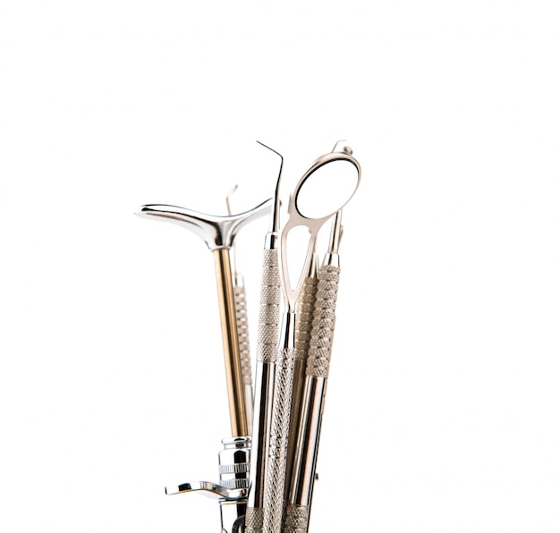 Dental Werkzeuge und Geräte. In weißem Hintergrund