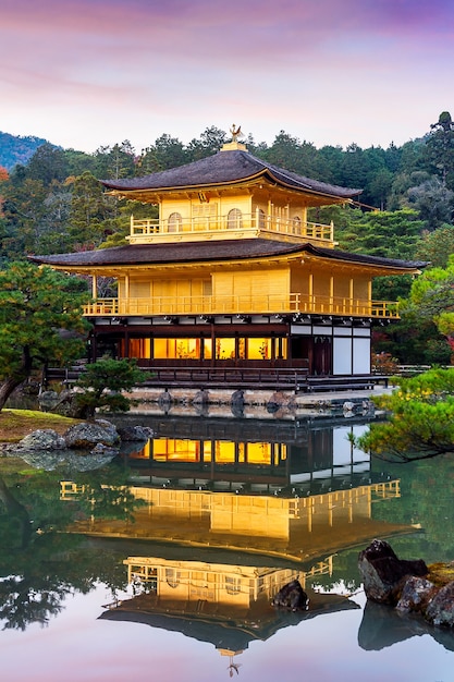 Der goldene Pavillon. Kinkakuji-Tempel in Kyoto, Japan.