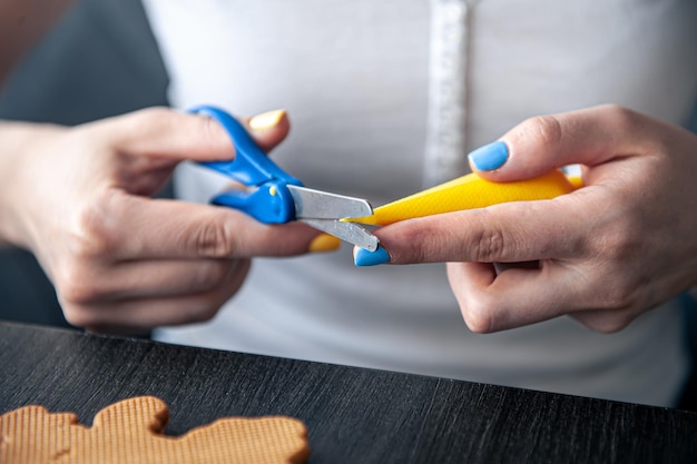 Der Prozess der Herstellung von handgefertigtem Lebkuchendekor und -design