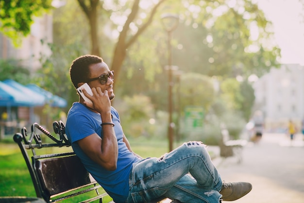 Der Typ mit dem Telefon