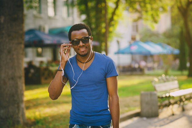 Der Typ mit dem Telefon