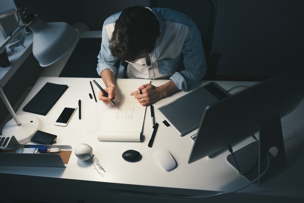 Designer bei der Arbeit im Büro