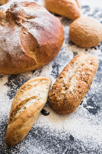 Desktop mit bäckerei mit mehl