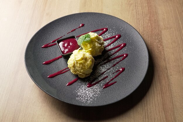 Dessert auf einem Tisch im Restaurant