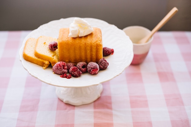 Dessert mit Himbeeren