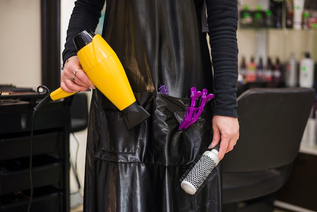 Detail des Haaraufbereiters mit Werkzeugen