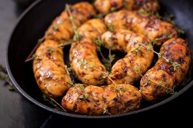 Diätwürste aus Putenfilet und Pilzen in der Pfanne