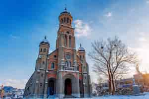 Kostenloses Foto die kirche im dorf jeonju hanok im winter, südkorea