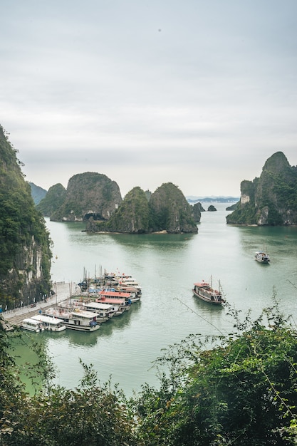 Kostenloses Foto die schönheit des unesco-weltkulturerbes ha long bay