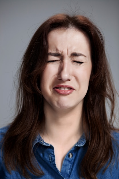 Die weinende frau gesicht nahaufnahme