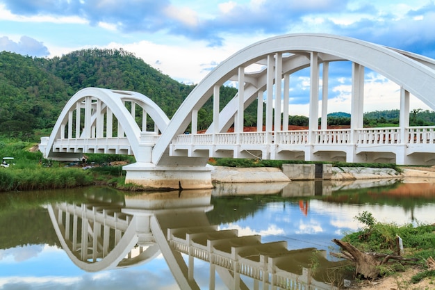 Kostenloses Foto die weiße brücke