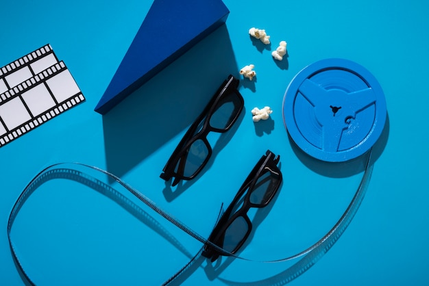 Draufsicht 3d Brille und Popcorn