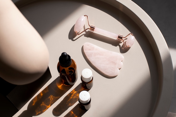 Kostenlose Foto draufsicht auf gua sha gesichtsprodukte