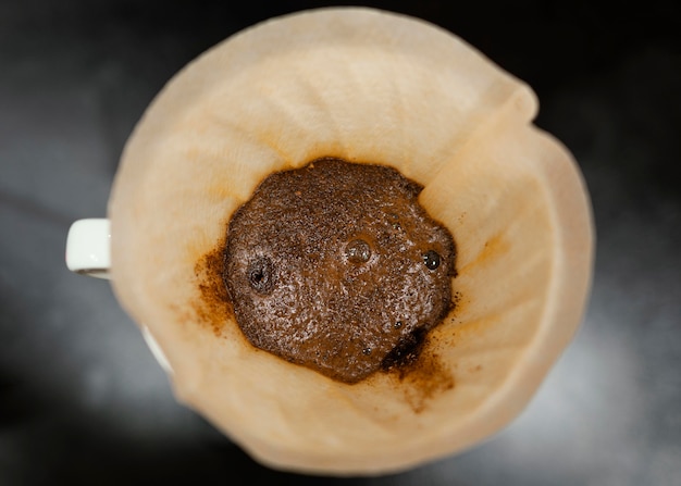 Kostenloses Foto draufsicht auf kaffee im filter