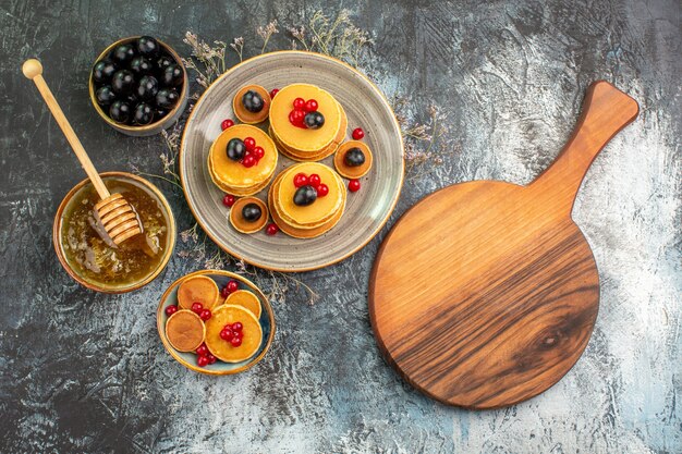 Draufsicht auf leckeren Pfannkuchenhaufen