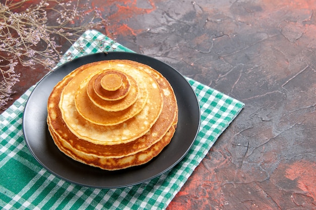 Draufsicht auf leckeren Pfannkuchenhaufen