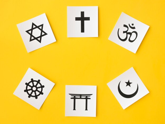 Draufsicht auf religiöse Symbole