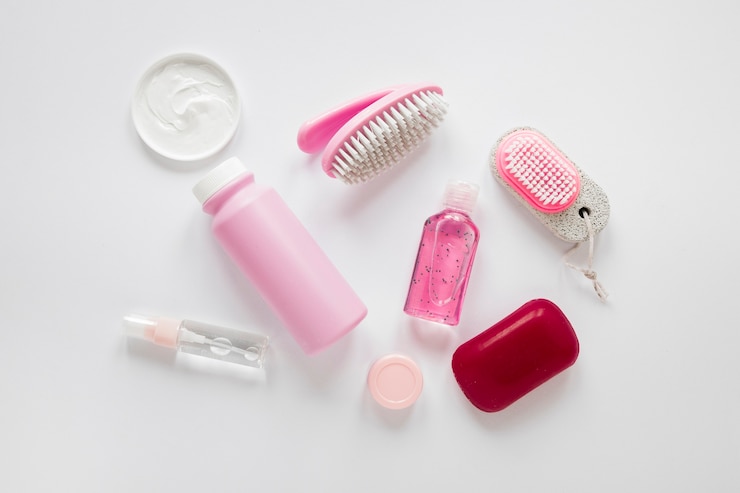 Kostenlose Foto draufsicht auf rosa badezusätze