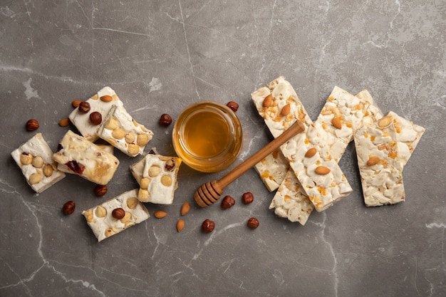 Draufsicht auf Turron-Dessert