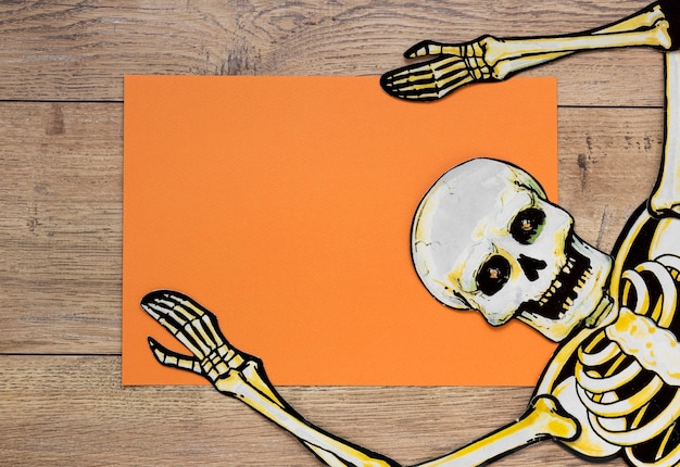 Draufsicht beängstigendes Halloween-Skelett