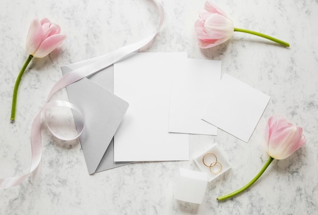 Kostenloses Foto draufsicht blumen für hochzeit