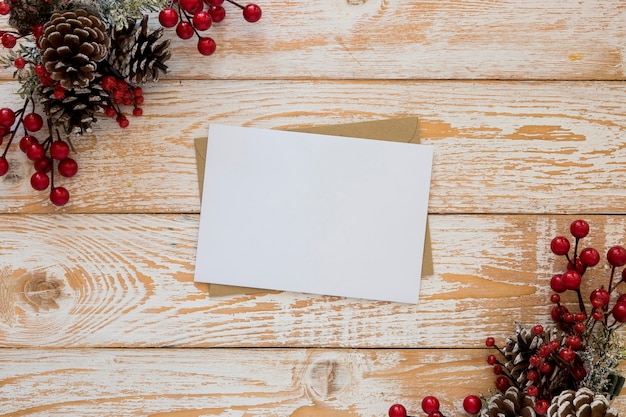 Draufsicht Briefpapier leere Papiere mit Weihnachtsblumen