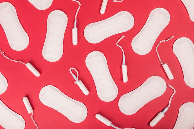 Kostenloses Foto draufsicht damenbinden und tampons