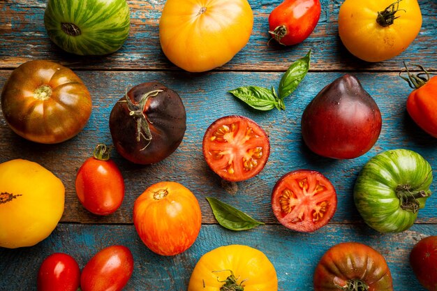 Draufsicht der gemischten Tomaten
