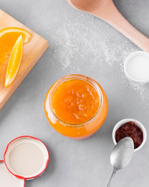 Draufsicht der orange Marmelade im Glas
