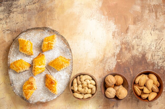 Draufsicht der süßen Kuchen des leckeren Nussgebäckes