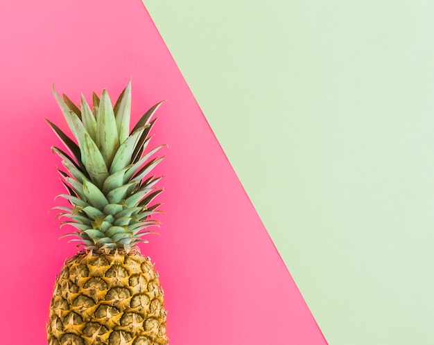 Draufsicht der tropischen reifen Ananas