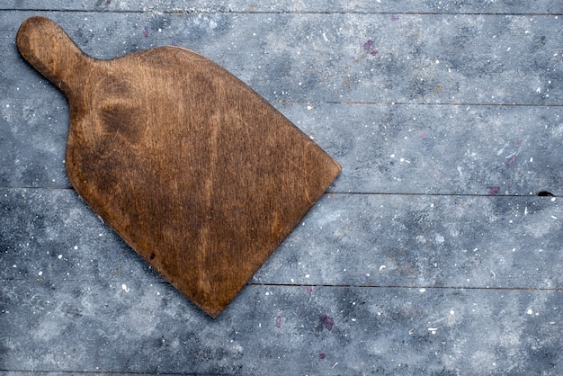 Kostenloses Foto draufsicht des braunen hölzernen schreibtisches, auf licht, holz, schreibtisch, küche