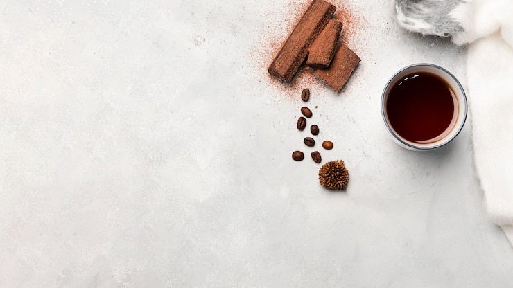 Kostenlose Foto draufsicht des kaffees und der süßen schokolade