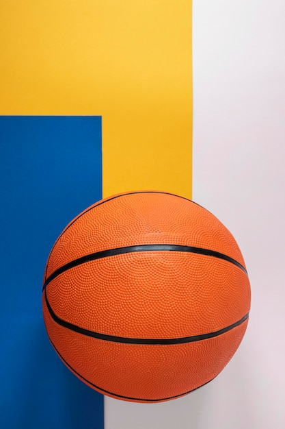 Draufsicht des neuen Basketballs mit Kopierraum