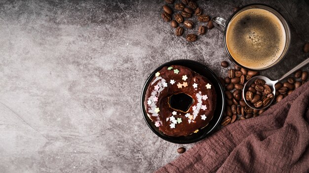 Draufsicht Donut mit Zuckerguss