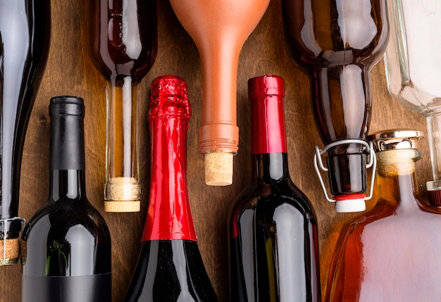 Draufsicht Flaschen des Alkoholsortiments