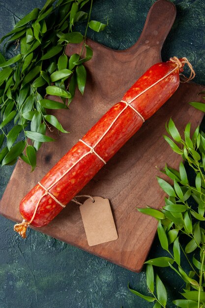 Draufsicht frische leckere Wurst auf blauem Hintergrund Tier Sandwich Mahlzeit Brot Brötchen Burger Lebensmittelfarbe Fleisch