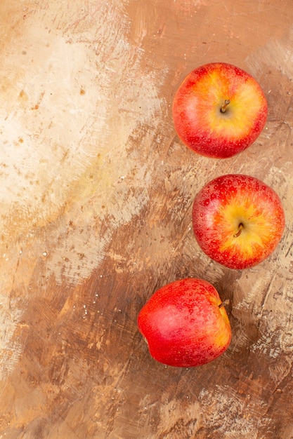 Kostenloses Foto draufsicht frische rote äpfel