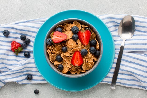 Draufsicht Frühstück mit Müsli