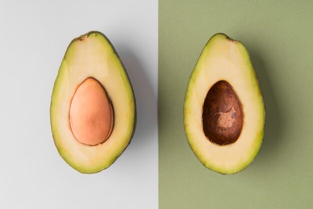 Draufsicht geschnittene Avocado