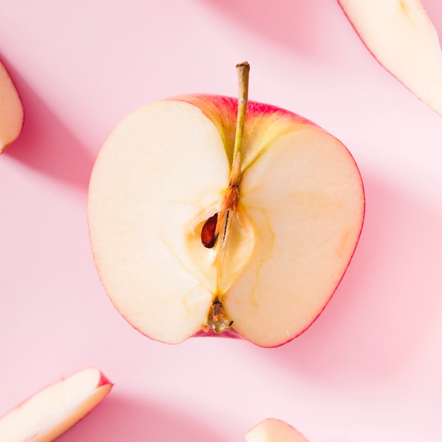 Draufsicht geschnittener Apfel